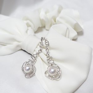 The Swirly Freshwater Pearl earrings