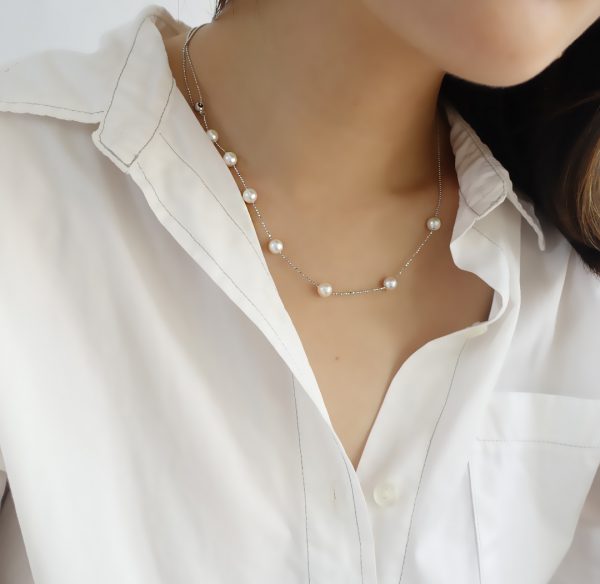 Asymmetrical adjustable freshwater pearl necklace